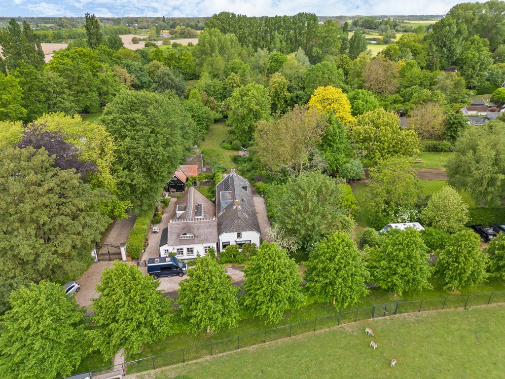 Luchtfoto voorgevel nabij.jpg